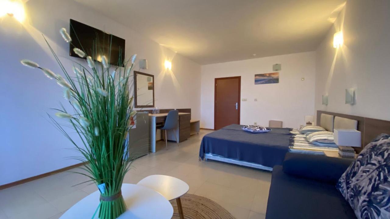 Esperanto 401 Large Studio Pantai Sunny Bagian luar foto